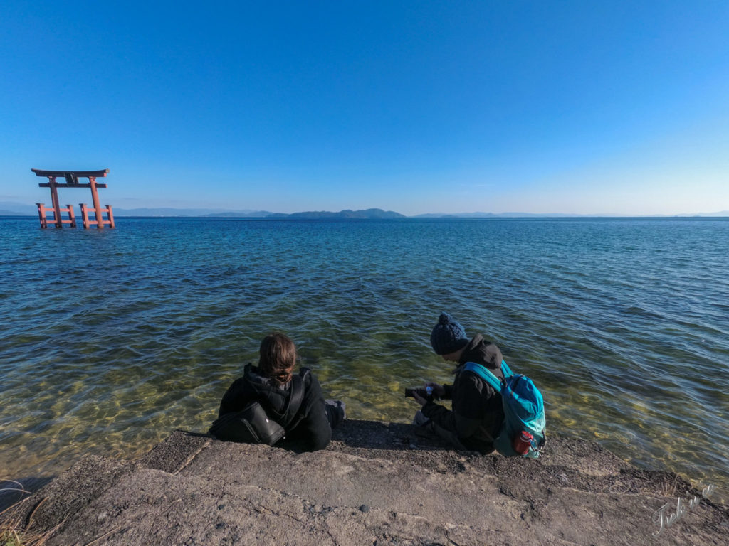 torii sur le lac Biwa